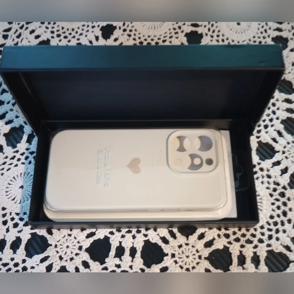 NWT 13Peas iPhone 14 Pro Case Antique White Silicone